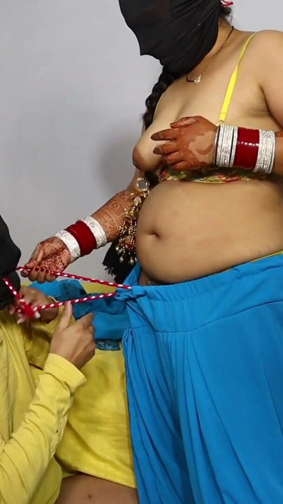 Tombul Bhabhi Beni Her Zaman Mutlu Ediyor - Başlangıç Bölüm 1 | Klip 2