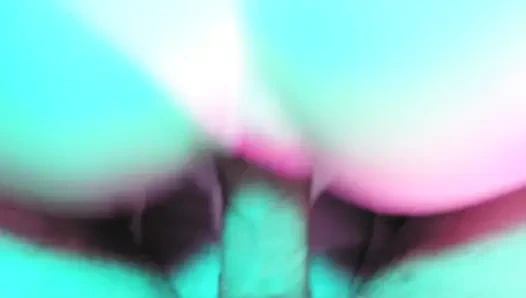 Sarışın orta yaşlı seksi kadın eva lateks fetişi pembe elbiseli minet amcığını sikiyor büyük yarak sapık gonzo