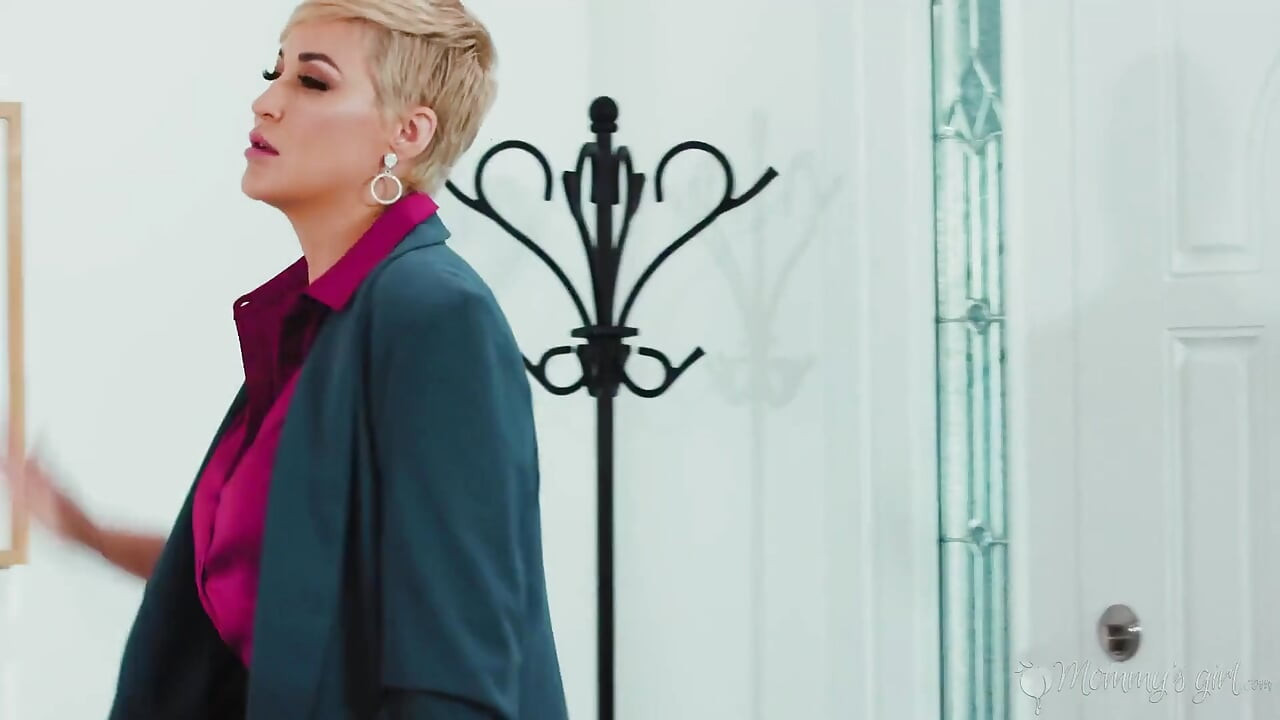 Mommy's Girl - Stressed MILF Ryan Keely Catches Stepdaughter Chloe Cherry Stealing Her Vibrator