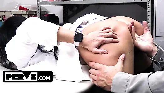 Sheena ryder kepergok mengutil: dokter nakal