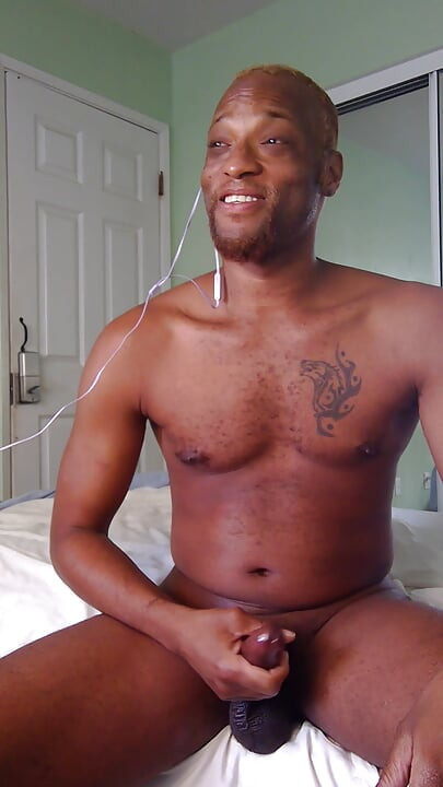 Kennie Jai Shows off on Cam