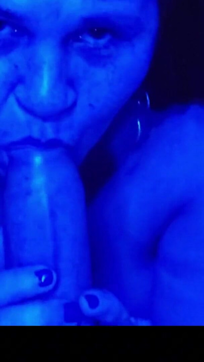 Un momento potente da "La moglie troia succhia un grosso cazzo prima delle scene del disco"