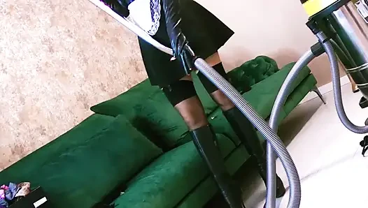 Babysitter Vacumming