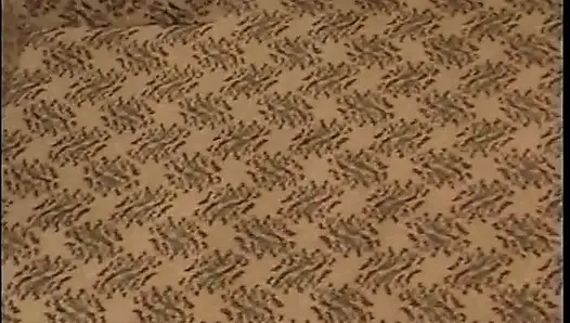 Cowok pejantan suka jilat kaki cewek hot rambut cokelat sebelum nyepong kontolnya