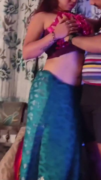 La milf desi Bhabhiji quiere comer el banana grande de su cuñado (Audio en hindi) | Clip 2