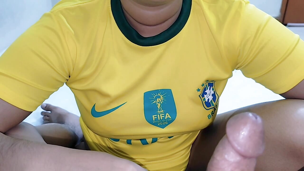 الأخ غير الشقيق سخيف أخته غير الشقيقة الجميلة أثناء المراهنة على لعبة كرة القدم. (صوت بنغالي كامل)