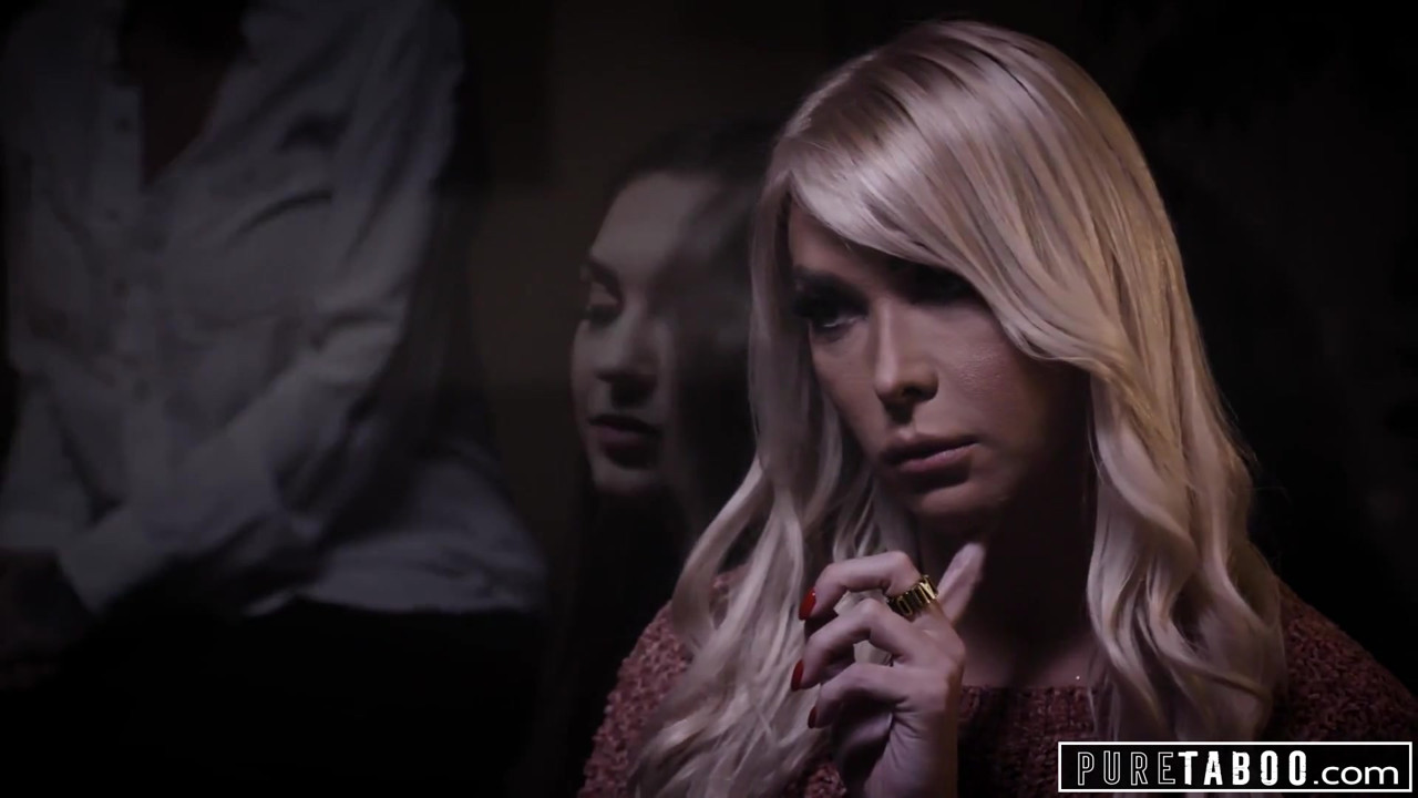 純粋なタブー、セクシートランスガールが悲しみの男をやる