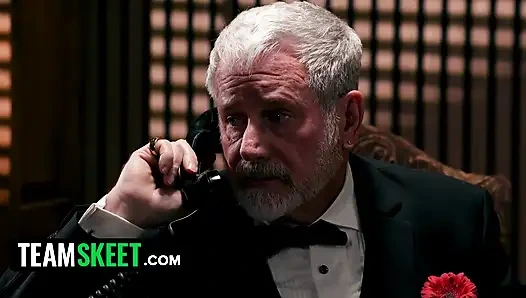 Cowok mesum ini: memek becek cewek ini nggak bisa ditolak!