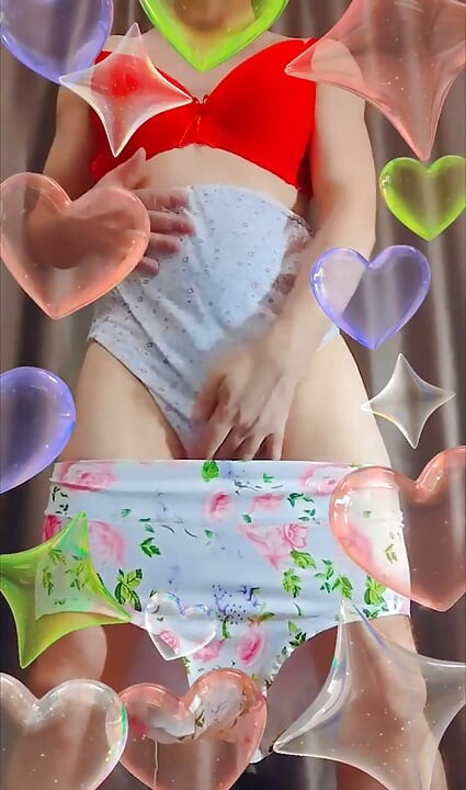 Travesti büyük çiçekli pamuklu pantolon deniyor