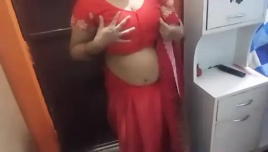 Güzel Hintli kadın romantik bir ilişki yaşıyor