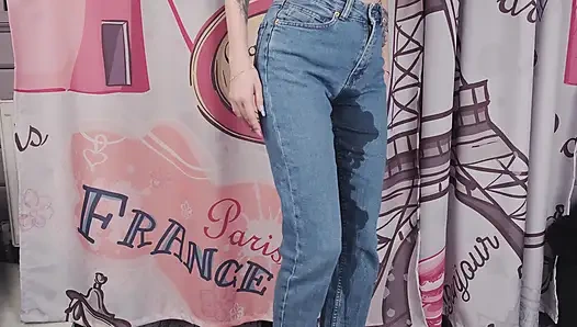 Eva Peed in Her Jeans, Made Them Wet