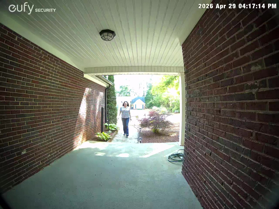 Mijn vrouw weet dat ik naar de ringcamera kijk - en ze gaf me een middag traktatie op het werk!! Ik hou van die tieten!!