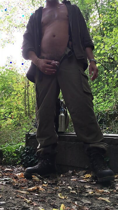 Solo hike Having a piss