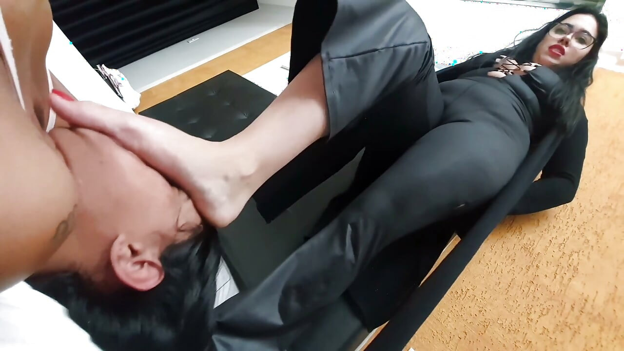 Ataque de pânico com pés perigosos - eu vou destruí-lo com meus pés sensuais