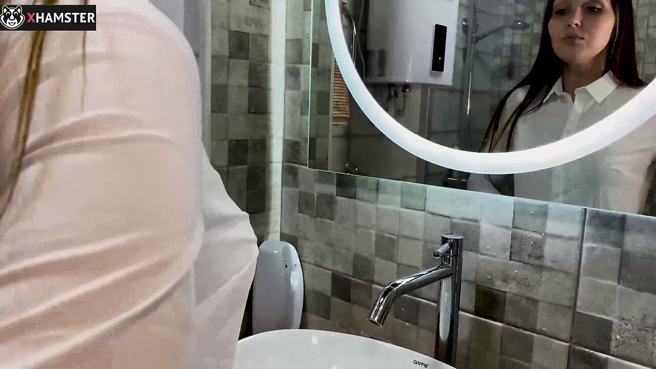 Meu marido está esperando lá embaixo enquanto meu chefe me fode