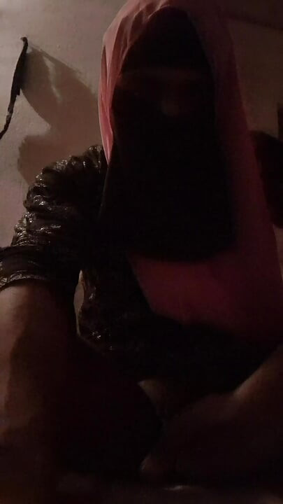 Niqabi mistress masterbation