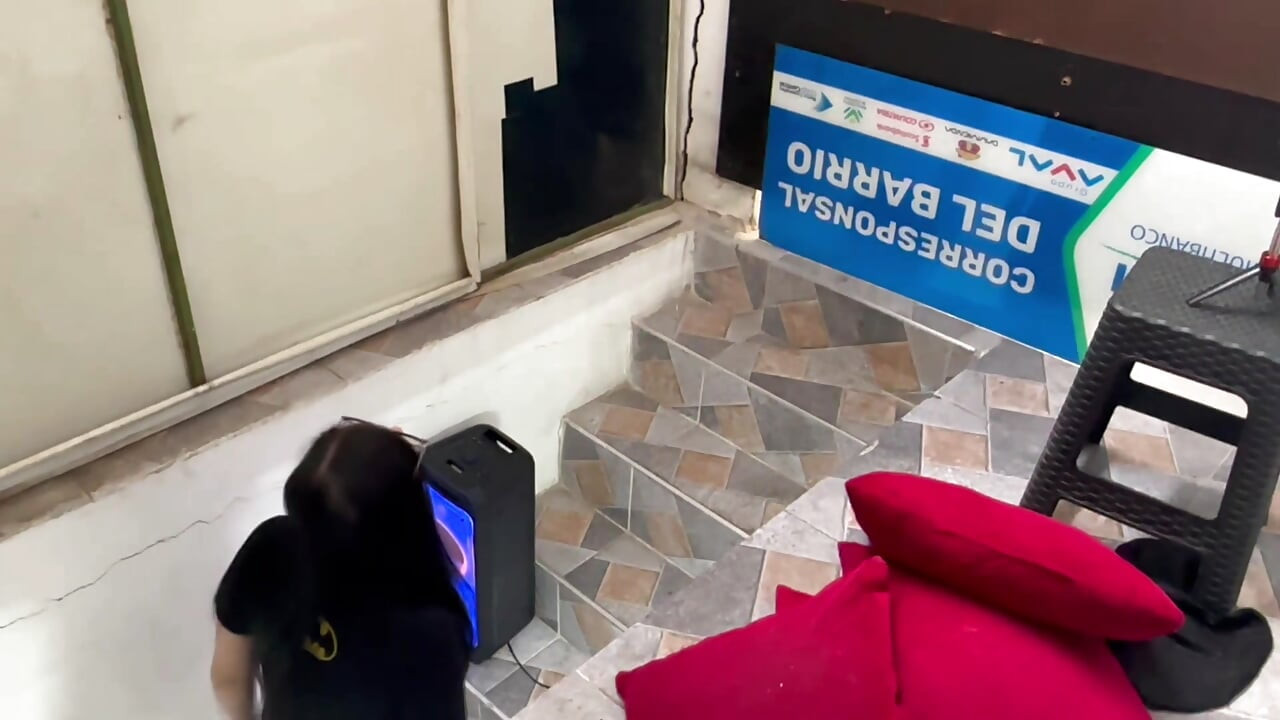 My neighbor goes upstairs to help me with the work