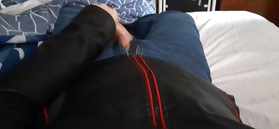 dan ngocok pakai jaket biker baru