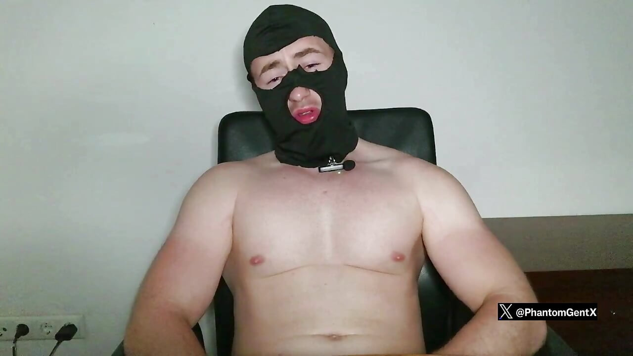 팬텀헨트를 쓰다듬는 동안 지배적인 가면을 쓴 아빠의 더러운 이야기
