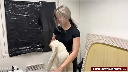 Vahşi bir striptiz çarkıfelek yarışması çiftler oyunu