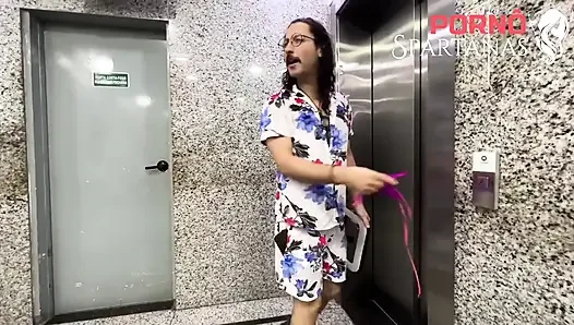 Karnaval'da, Fahişelik Arkadaşlar Arasında Vahşi Dolaştı