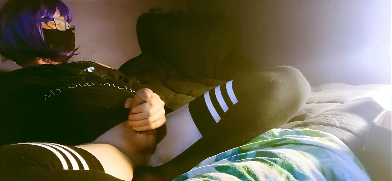 16 minutes jerking and cumming with Raven LeTrap