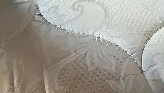 Ich bemüht mich, die ganze kerze in meinen arsch zu stecken