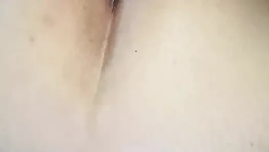 Orta yaşlı seksi kadın dörtte sikiliyor