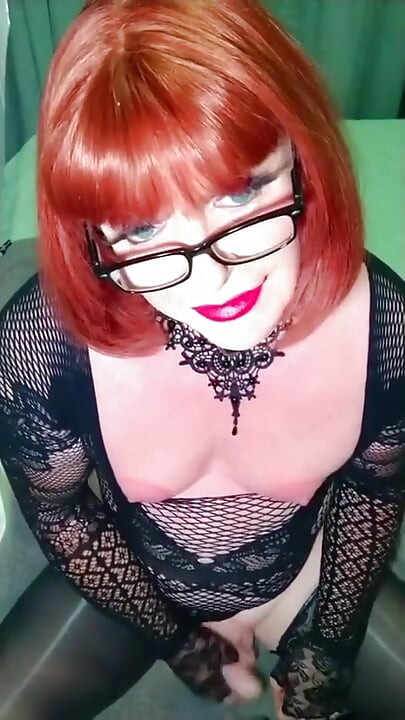 Шаловливый рыжий кроссдрессер