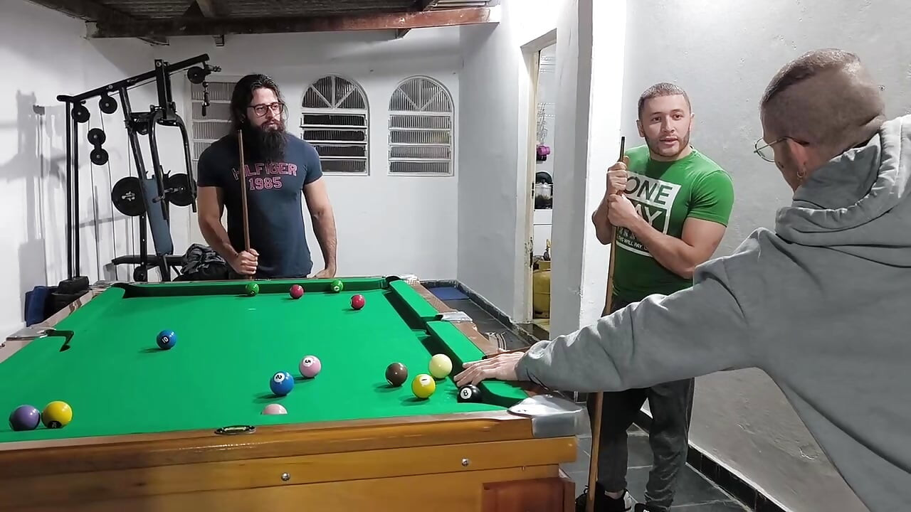 Me, Carmona, Opaido Carmona and Viking de Taubaté started a game of pool naked