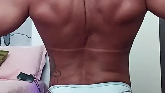 Zenci orta yaşlı seksi kadın pozları üzerinde çalışıyor