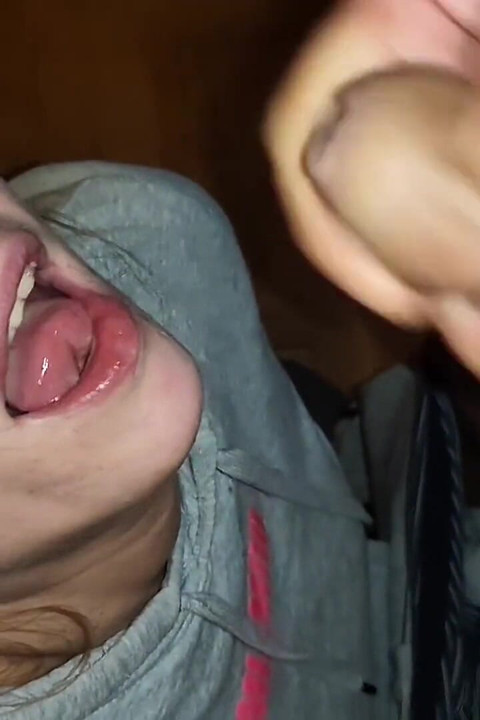 Amatör MILF sperma i munnen kollektion avsugning grov