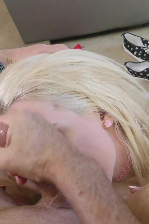 Frumusețea blondă Nikki Sweet îl pe tatăl vitreg al prietenului ei