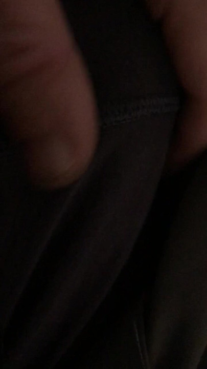 女士们，我把我的展示给你！？....你想把它在嘴唇之间，把它吸进你的嘴里让我胖吗？。