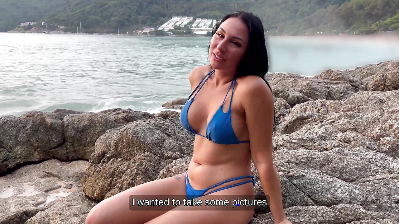 Utro kone på ferie plukker opp en FREMMED på STRANDEN og får en VARM CREAMPIE i FITTA. Hele videoen