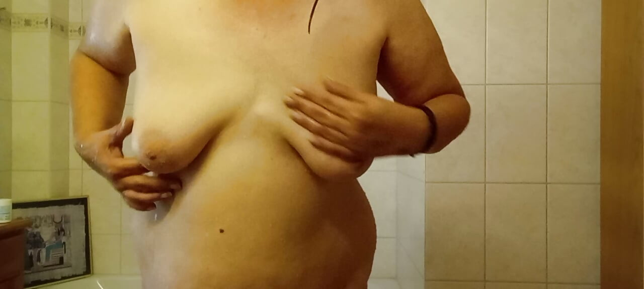 Oiling my small perky pear tits
