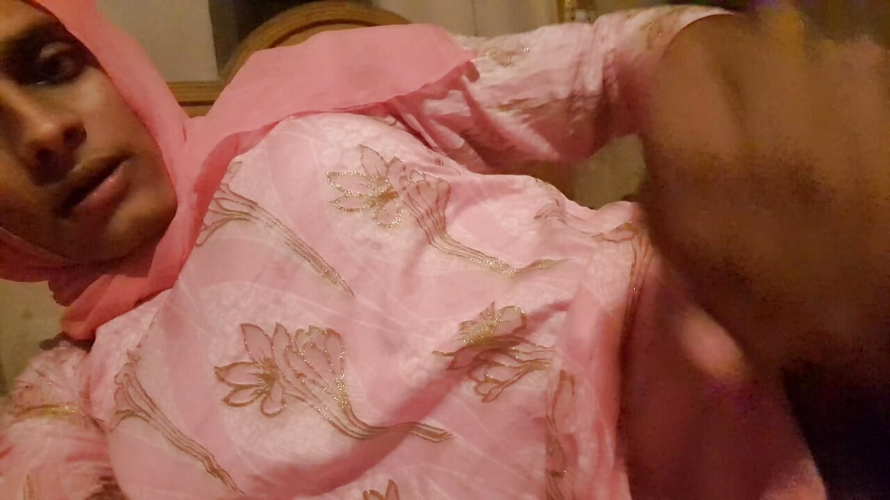 Desi hijabi sissy anal fingering