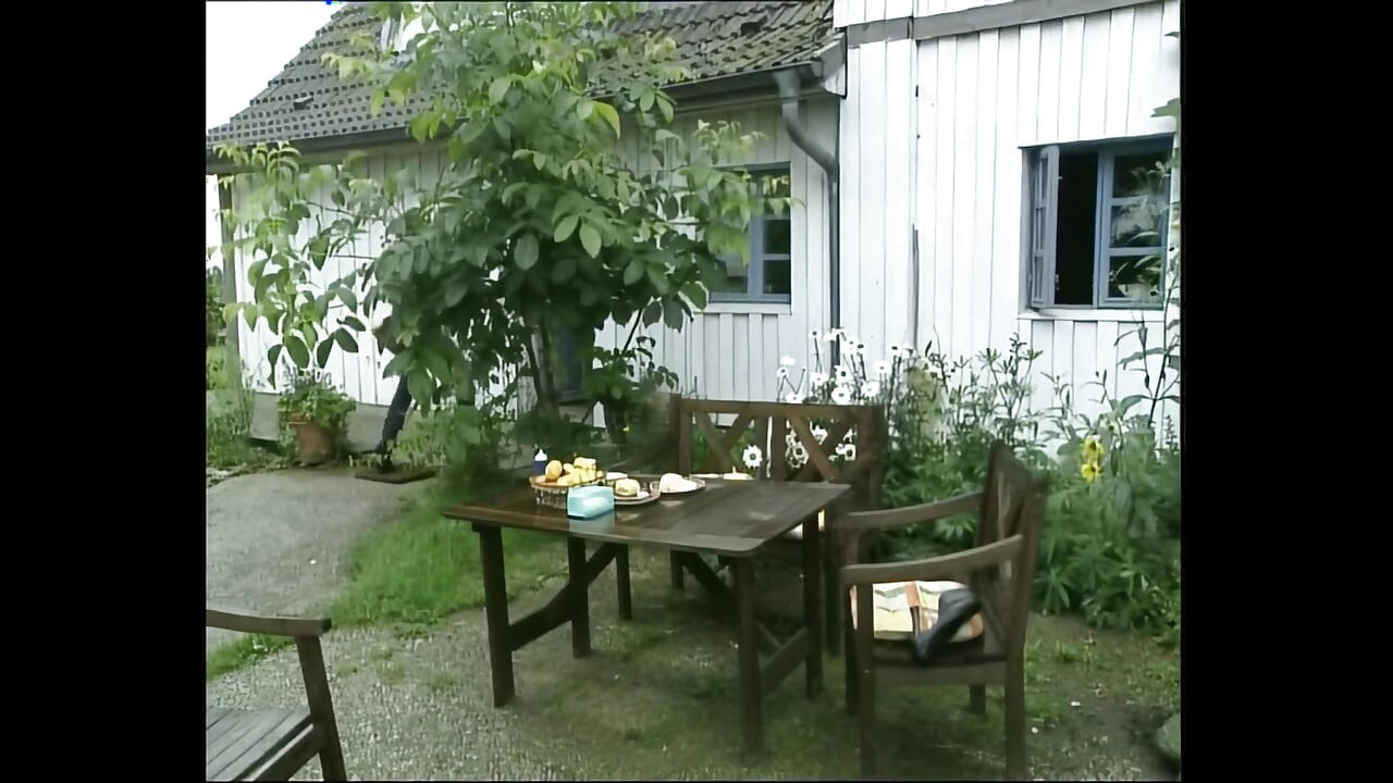 Ella está feliz de ser follada por su amigo