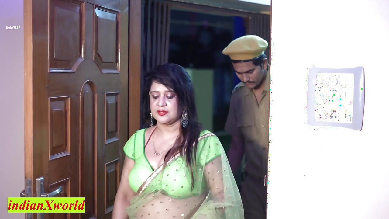 Hermosa rica señora fantasía sexo con guardia de hotel! Sexo indio