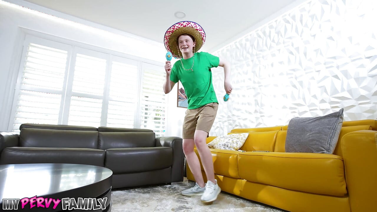 MyPervyFamily - kulturelle Aneignung & MILf-masturbation - Callie Brooks