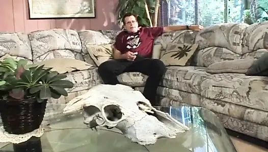 Pasangan dewasa lagi asik fingering pantatnya sampai muncrat