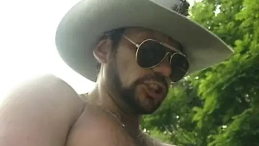 Exhibitionist kencing putri duyung pantai di payudara