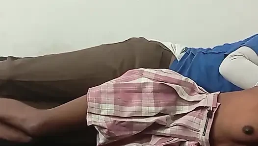 После уроков худенькая чернокожая тинка трахается на моей кровати