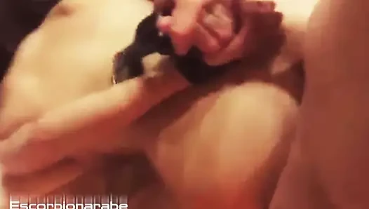 Sadakatsiz köle kocası tarafından cezalandırılıyor