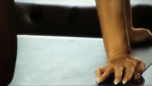 Adriana Russo ve Doris lezbiyen maceralarına birlikte başlıyor