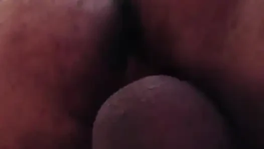Betrügende ehefrau, interracial sex endet in einem creampie - Nahaufnahme