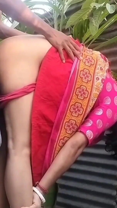 Trenutak koji morate podijeliti iz "Bengalski Desi Bhabhi Vanjski Chudai Devar Ke Saath crveni saree glavni (službeni video Villagesex91 )"