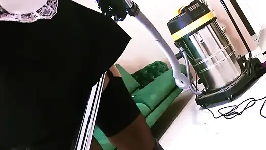 Babysitter Vacumming