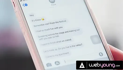 Gia paige lügt über gebrochenes telefon und betrügt adria rae mit kissa sünden nach dem morgen muschi-essen