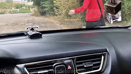 Yoldan geçen rastgele bir yolcuyu geziyor, otobanda arabada sikişirken götünden sikişiyor!